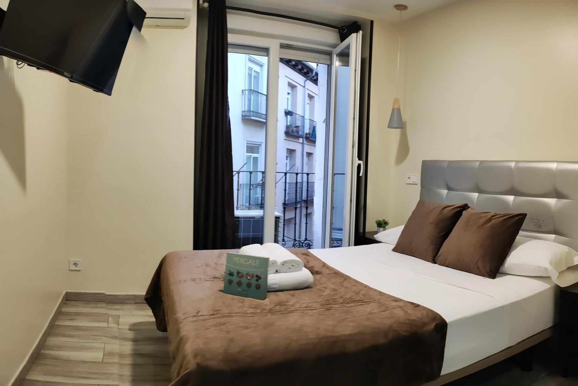 Hotel Ch Cruz Madrid Exterior foto